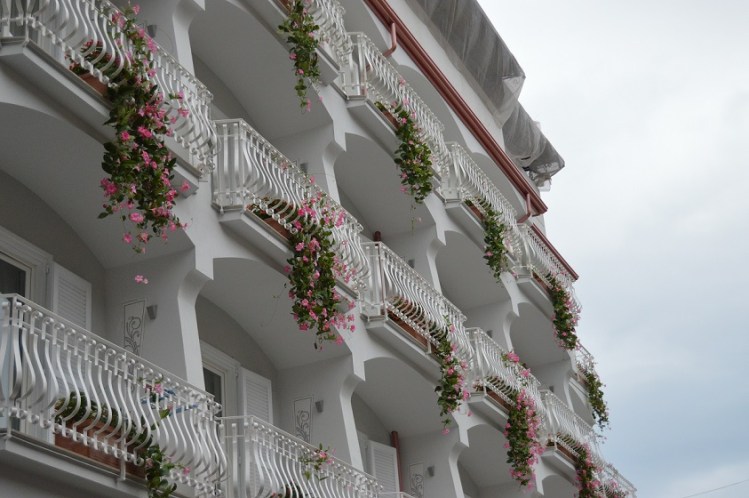 Balcony_flowers_Amalfi