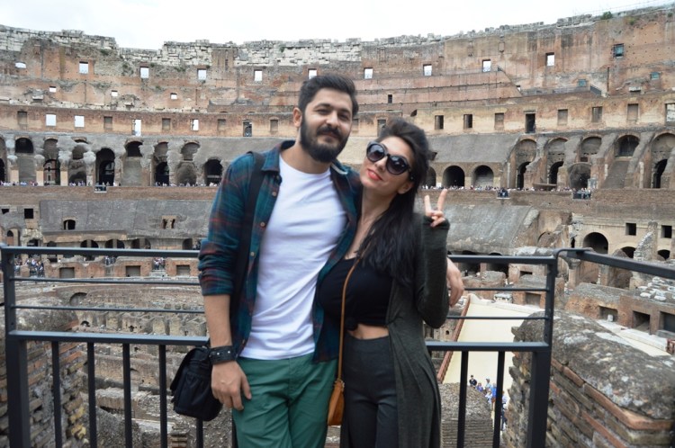 couple-travel-rome-holiday