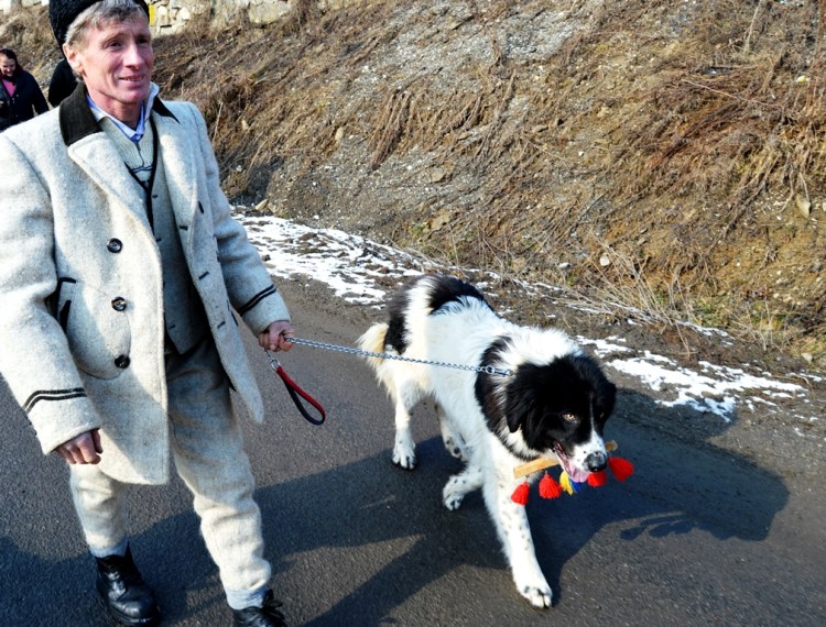 traditional-clothes-romania