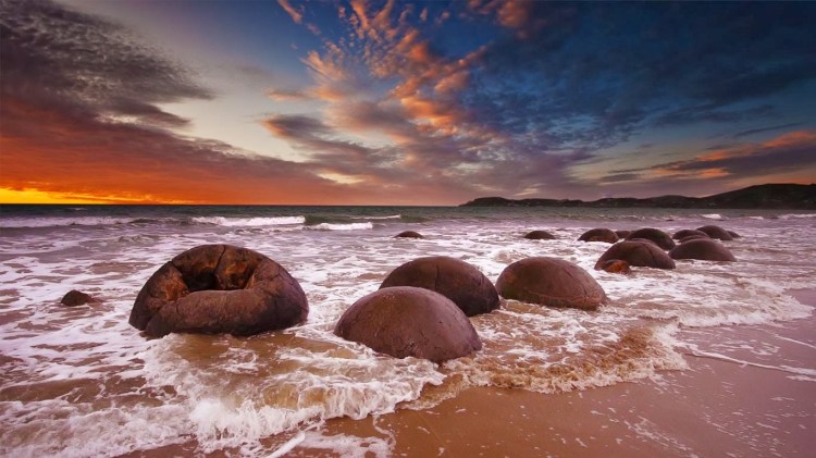 Moeraki-Boulders-Oamaru-New-Zealand
